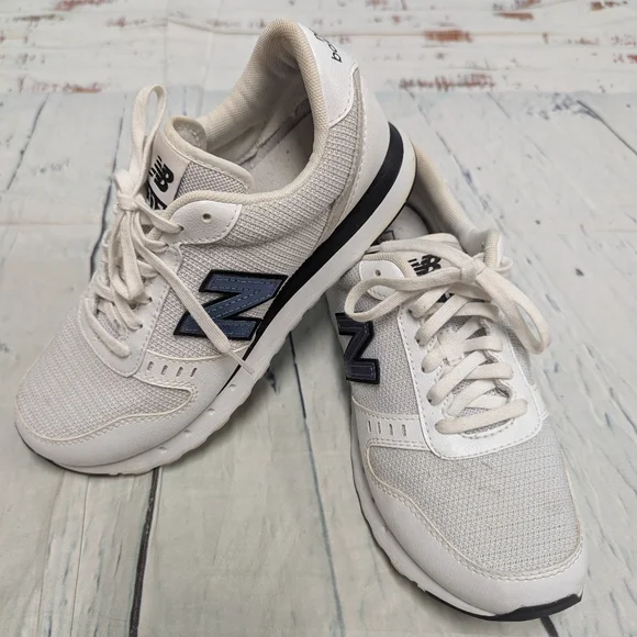 New Balance 311 tennis shoes - Picture 1 of 8